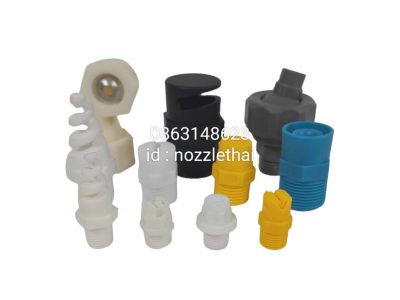 Plastic spray nozzle